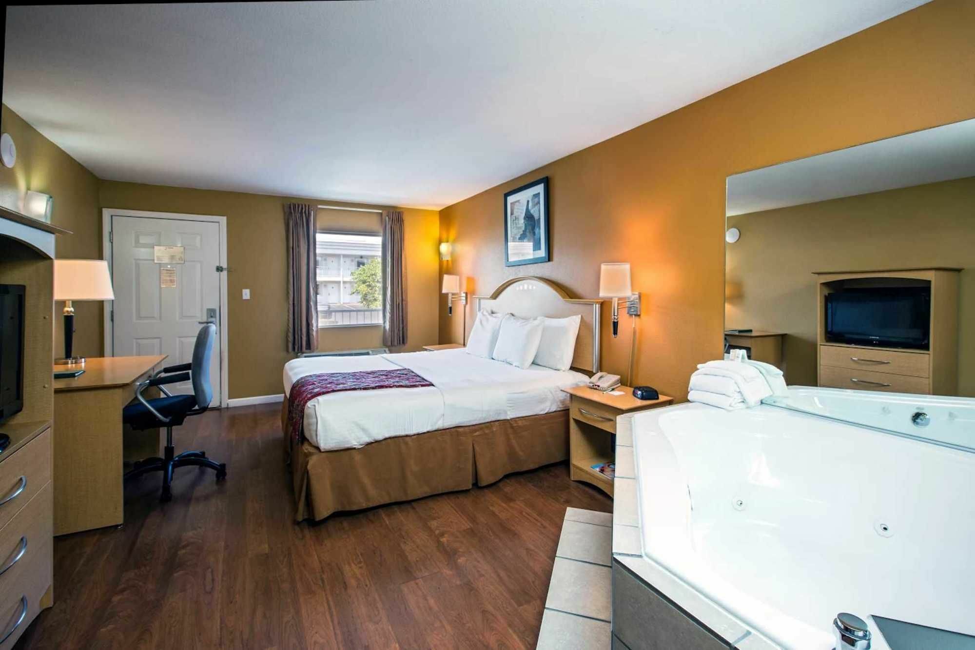 Quality Inn Branson - Hwy 76 Central Exteriér fotografie